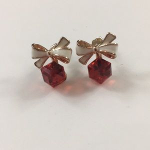 Red diamond, white ribbon stud earrings